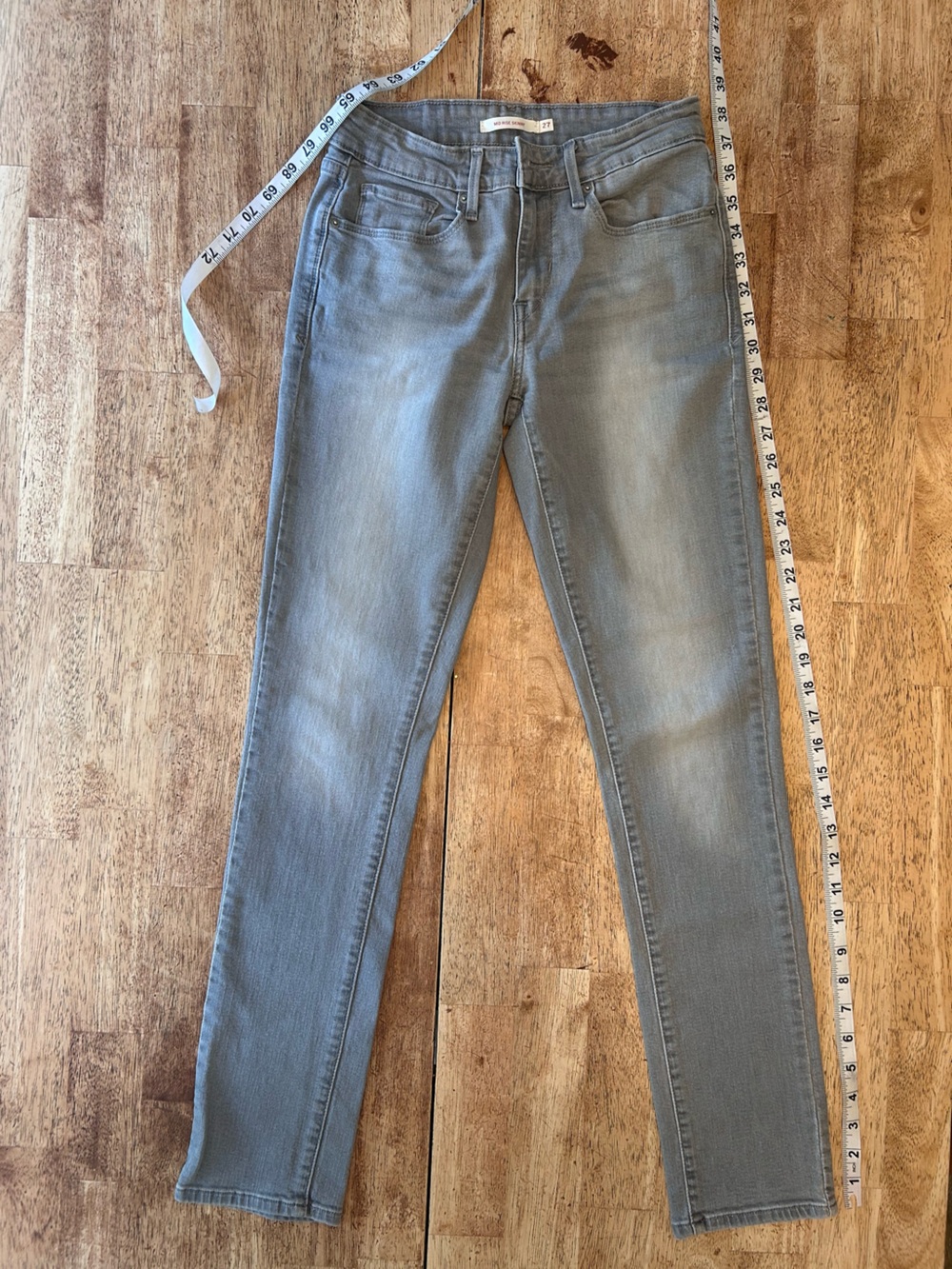 Levi's mid rise skinny Light Gray Denim Jeans with Leather Patch